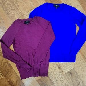 A set of 2 sweaters , brand Mossimo.